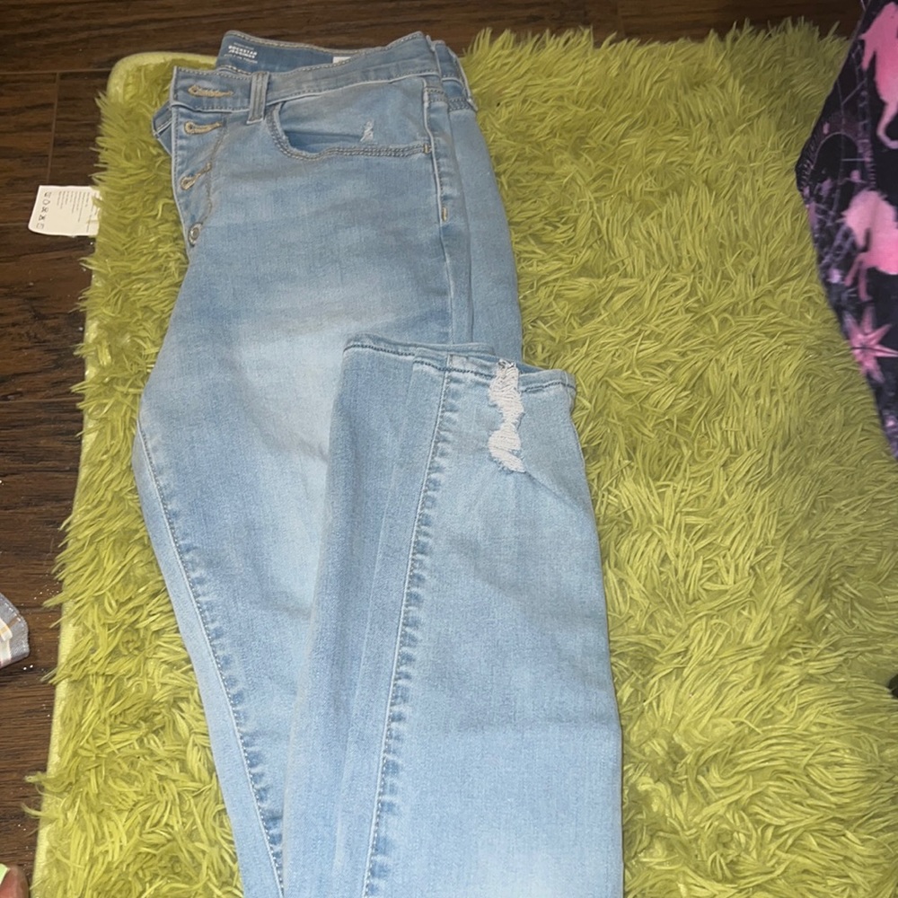 Girl jeans ! Worn only once